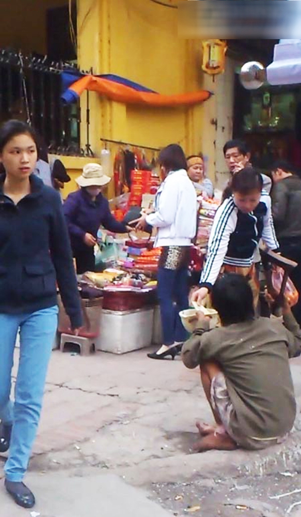 Những “cái bang” xài điện thoại sang, đi xế xịn 8