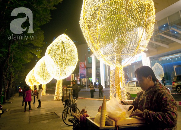 Hà Nội rực rỡ đón Giáng sinh trong cái lạnh se sắt 12