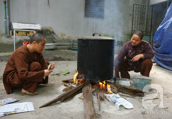 Níu truyền thống, người Hà Nội tự tay gói bánh chưng 22