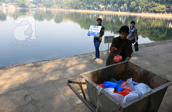 Những hình ảnh tương phản trong lễ tiễn ông Công, ông Táo chầu trời 30