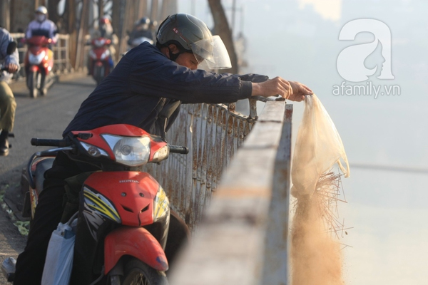 Những hình ảnh tương phản trong lễ tiễn ông Công, ông Táo chầu trời 5