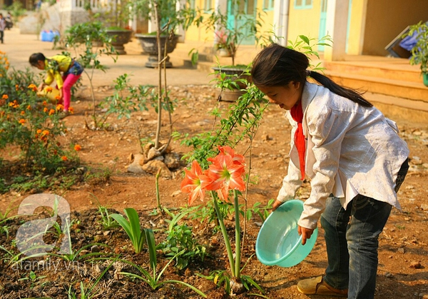 Ngạc nhiên cảnh cô và trò đến trường ngày ngày 