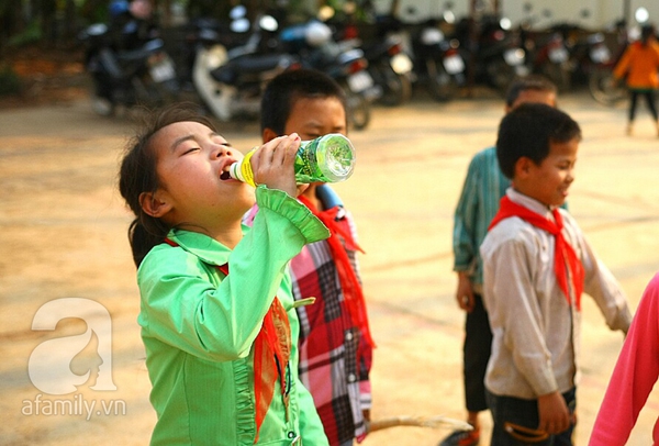 Ngạc nhiên cảnh cô và trò đến trường ngày ngày 