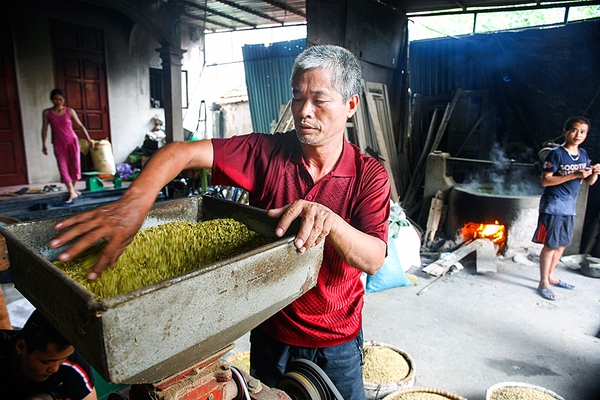 Cốm Hà Nội vào mùa, ngổn ngang lòng người làm cốm 11