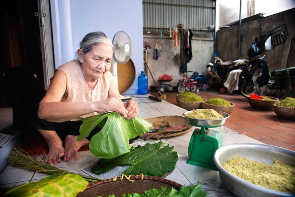 C&ocirc;́m Hà N&ocirc;̣i vào mùa, ng&ocirc;̉n ngang lòng người làm c&ocirc;́m 2