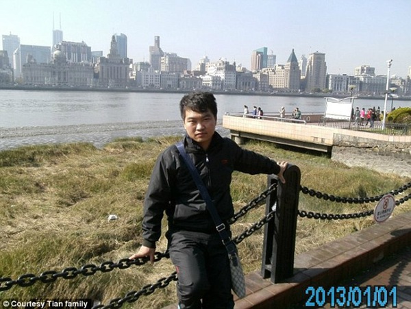 Công nhân nhà máy iPhone ở Trung Quốc đột tử vì phải làm việc quá sức 1