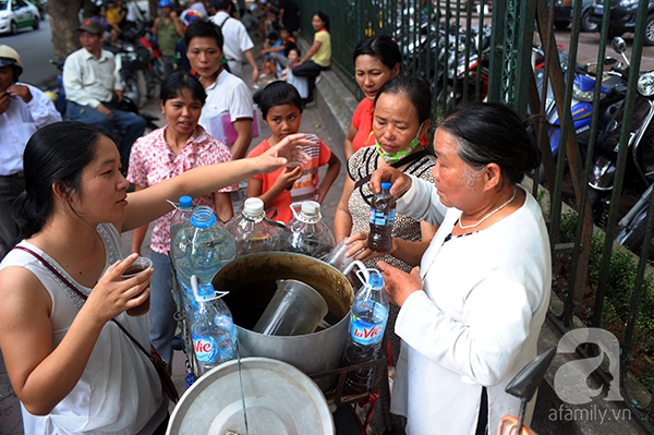 nước uống miễn phí