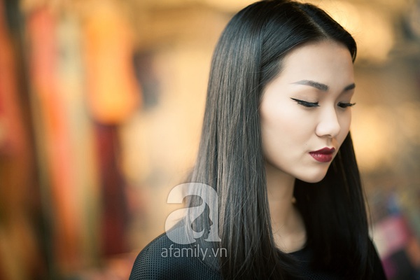 Sang trọng kh&aacute;c biệt với v&aacute;y d&agrave;i đơn sắc 12