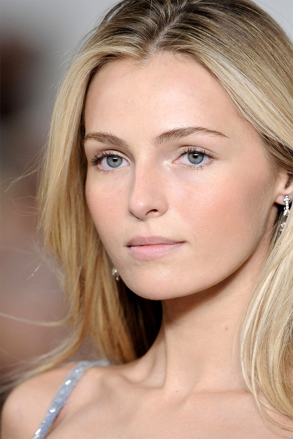 6 tuyệt chi&ecirc;u trang điểm gi&uacute;p bạn trẻ hơn 5 tuổi 2