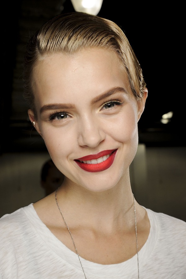 6 tuyệt chi&ecirc;u trang điểm gi&uacute;p bạn trẻ hơn 5 tuổi 3