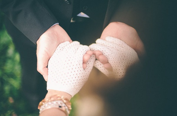 Những mẫu găng tay cô dâu tuyệt đẹp cho đám cưới mùa thu 2