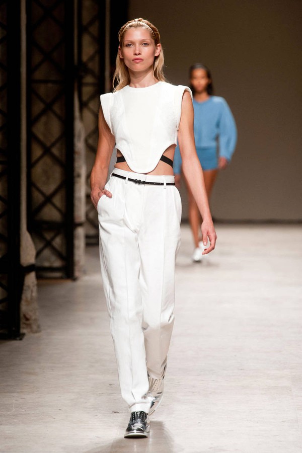 2 NTK gốc Việt trình diễn BST mới tại Paris Fashion Week 8 2 NTK gốc Việt trình diễn BST mới tại Paris Fashion Week 8