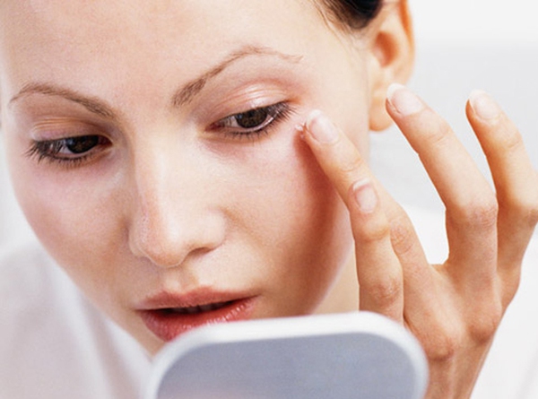 Chăm sóc vùng da quanh mắt hiệu quả cho từng độ tuổi 3
