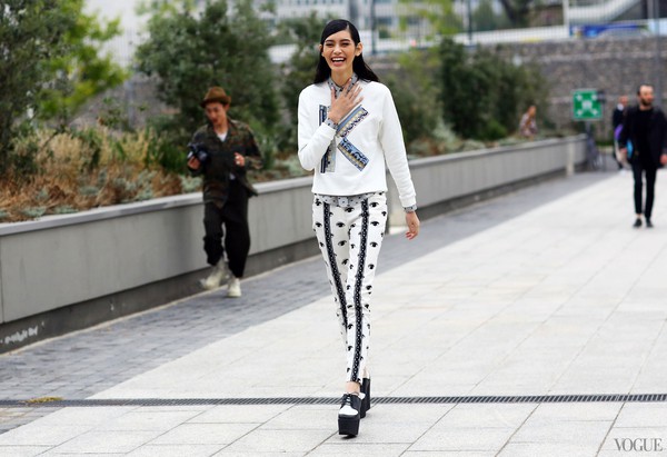 Đã mắt với street style ngập tràn họa tiết tại Paris Fashion Week 8