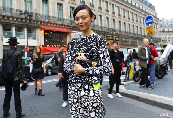 Đã mắt với street style ngập tràn họa tiết tại Paris Fashion Week 5
