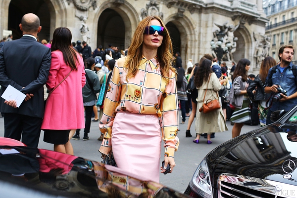 Đã mắt với street style ngập tràn họa tiết tại Paris Fashion Week 22