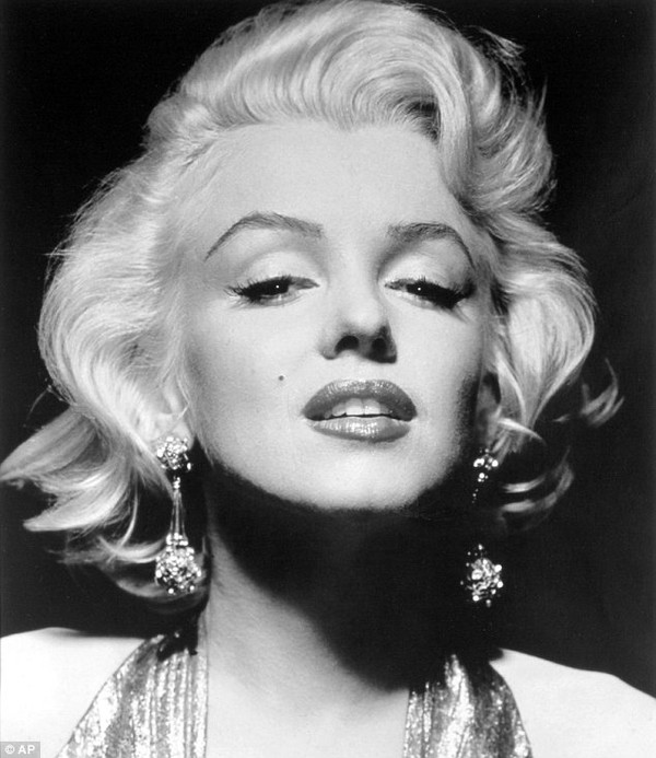 Lộ phim chụp X quang cho thấy Marilyn Monroe đã từng phẫu thuật thẩm mỹ 9