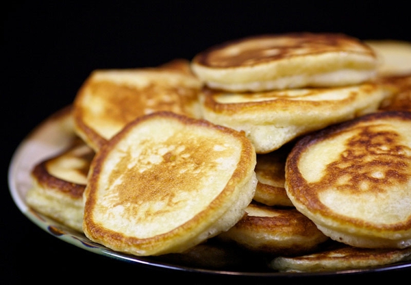 Ăn sáng ngon với pancake táo kiểu Nga  1