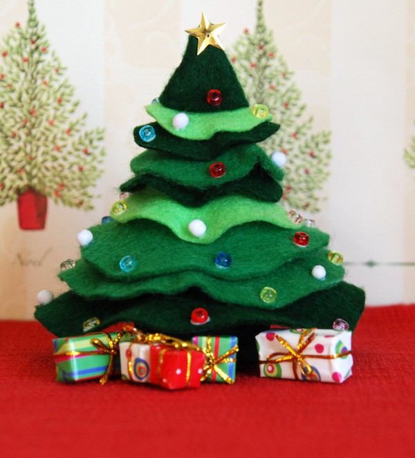 Cắt d&aacute;n c&acirc;y th&ocirc;ng Noel nhỏ xinh trang tr&iacute; nh&agrave; m&igrave;nh 1