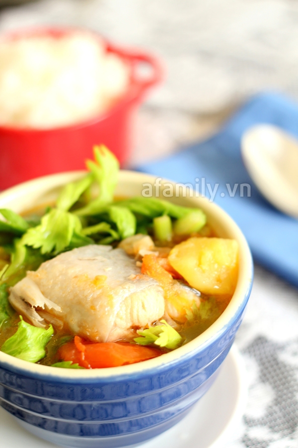 Canh c&aacute; n&oacute;ng hổi thơm lừng cho ng&agrave;y r&eacute;t 13