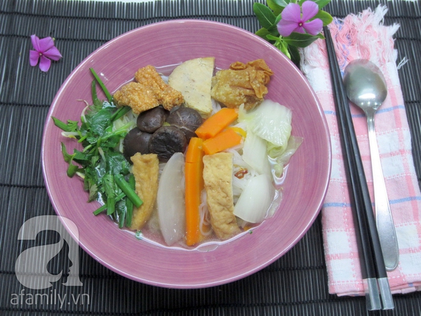 Tết Nguy&ecirc;n Ti&ecirc;u ăn hủ tiếu chay thật ngon! 12