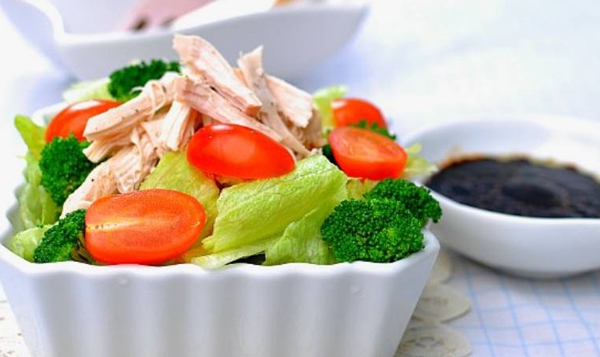 Salad gà chua ngọt dễ ăn 1