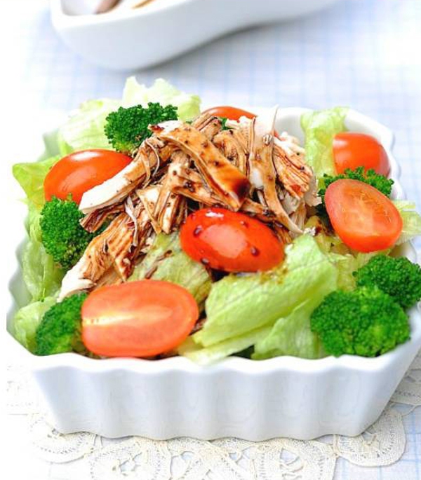 Salad gà chua ngọt dễ ăn 9