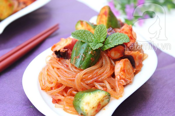 Salad bạch tuộc gi&ograve;n ngon lạ miệng 1
