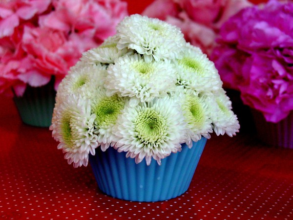 Đ&aacute;ng y&ecirc;u kiểu cắm hoa h&igrave;nh b&aacute;nh cupcake 11