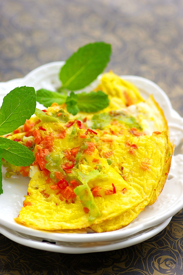 Trứng chi&ecirc;n khổ qua cho cả nh&agrave; ngon cơm 18