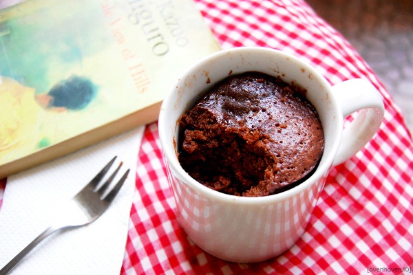 Không cần lò nướng, làm bánh chocolate trong 5 phút 1 Không cần lò nướng, làm bánh chocolate trong 5 phút 1