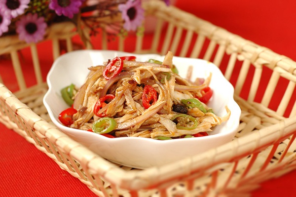 Ngon lạ món salad gà cay 1