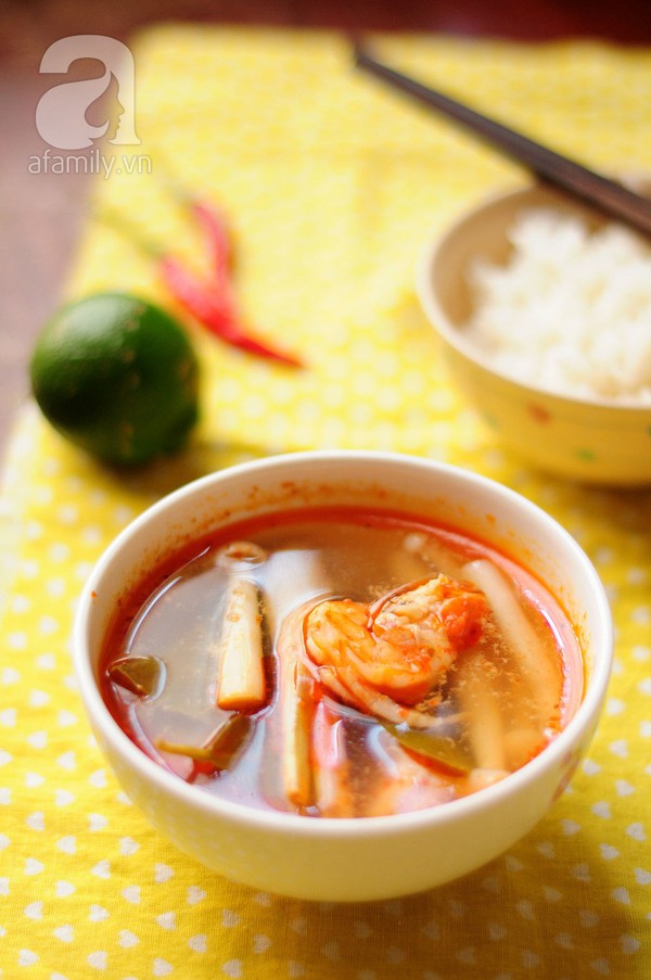 Cuối tuần trổ tài nấu canh Tom Yum Goong đãi cả nhà 1