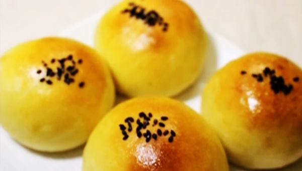L&agrave;m b&aacute;nh mỳ mềm kiểu Nhật ngon lạ 17