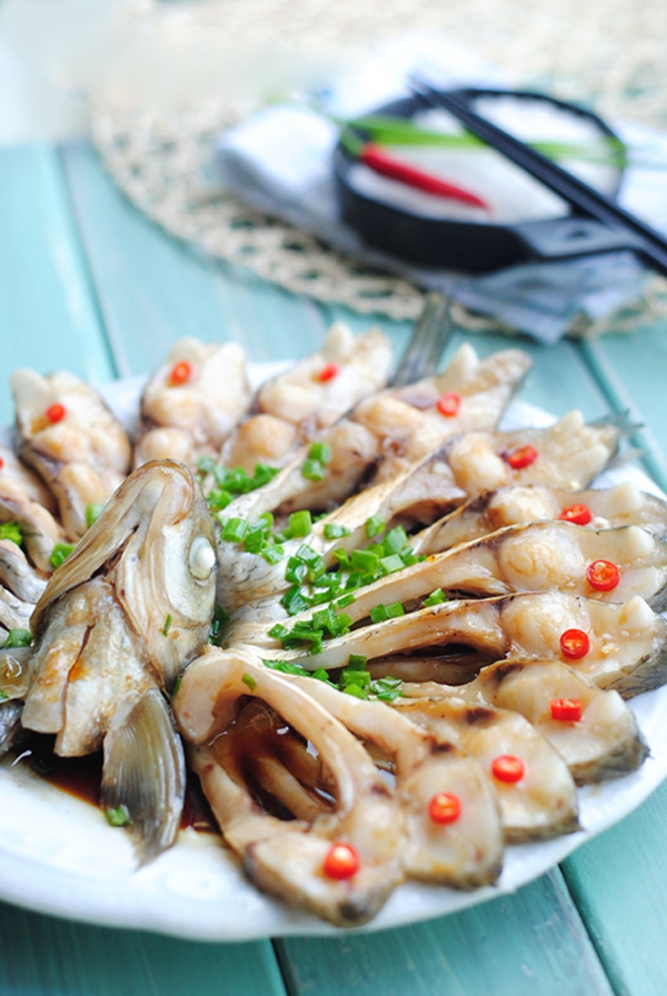 Trổ t&agrave;i l&agrave;m m&oacute;n c&aacute; hấp h&igrave;nh con c&ocirc;ng si&ecirc;u đẹp mắt 12