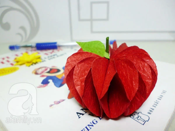 Cắt giấy làm quả táo giả trang trí cây xinh yêu 1