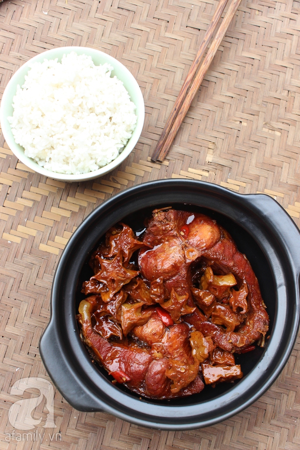 Cơm tối đậm đ&agrave; với c&aacute; kho khế d&acirc;n d&atilde; 20