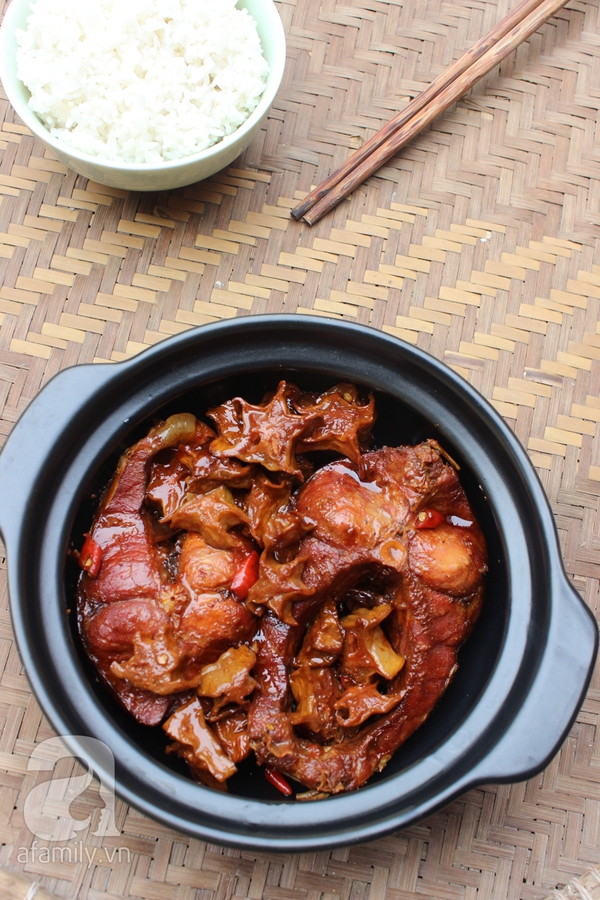 Cơm tối đậm đ&agrave; với c&aacute; kho khế d&acirc;n d&atilde; 1