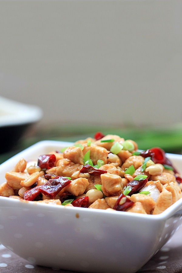 G&agrave; x&agrave;o đậu phộng đậm đ&agrave; cho bữa cơm chiều 14