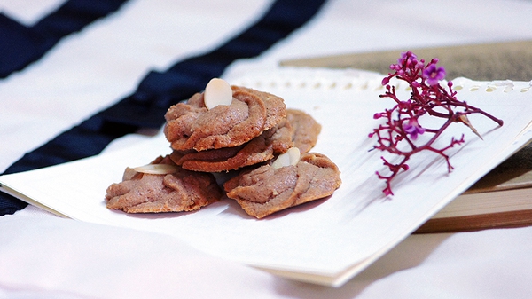 Giòn thơm hấp dẫn món bánh quy chocolate hạnh nhân 17