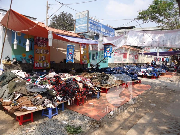 TPHCM: Thời trang vỉa h&egrave; xả h&agrave;ng đ&oacute;n Tết 6