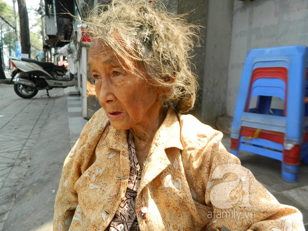 Đằng sau câu chuyện cụ bà 72 tuổi nhặt rác xôn xao cộng đồng mạng 16