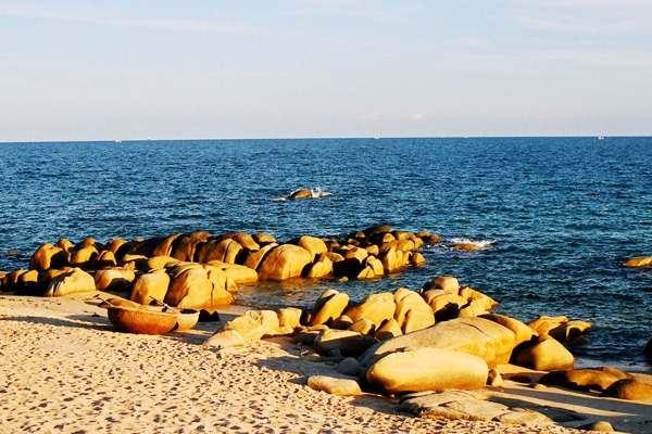 Ngây ngất với những bãi biển đẹp và đáng đến nhất Nam Trung Bộ 6