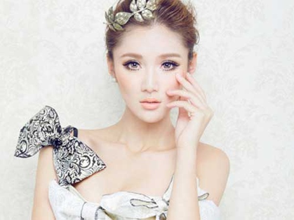 Ti&ecirc;m thuốc ch&iacute;ch trắng da: Lột x&aacute;c hay h&agrave;nh x&aacute;c? 4
