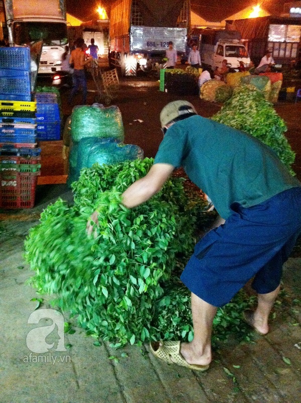 Đột nhập khu chợ siêu rẻ, hoạt động suốt ngày đêm 9 Đột nhập khu chợ siêu rẻ, hoạt động suốt ngày đêm 9