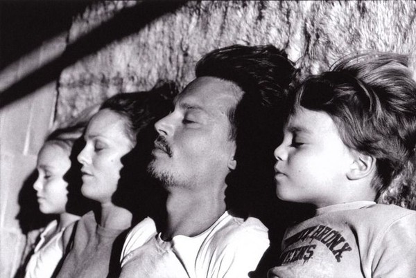 Johnny Depp bên gia đình nhỏ Johnny Depp bên gia đình nhỏ