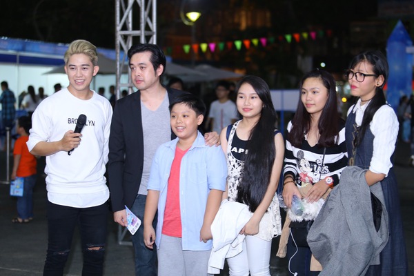 Gia đình Ốc Thanh Vân mặc đồ ton-sur-ton siêu dễ thương tại sự kiện