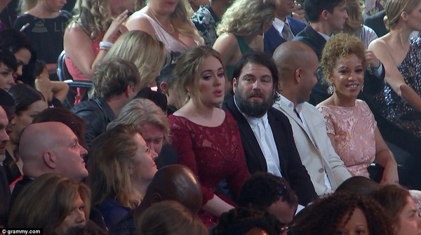 Adele khóc hết nước mắt vì gặp sự cố tại Grammy