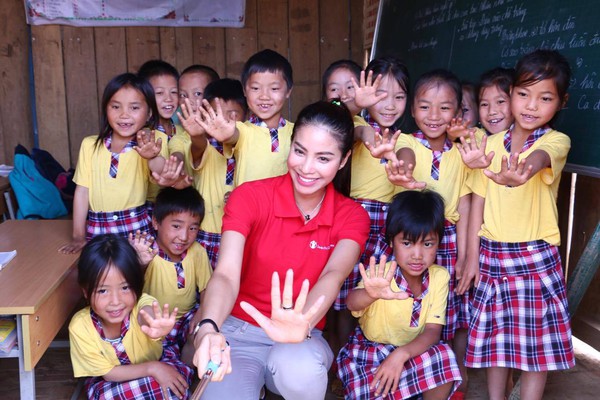 chương trình từ thiện của phạm hương chương trình từ thiện của phạm hương