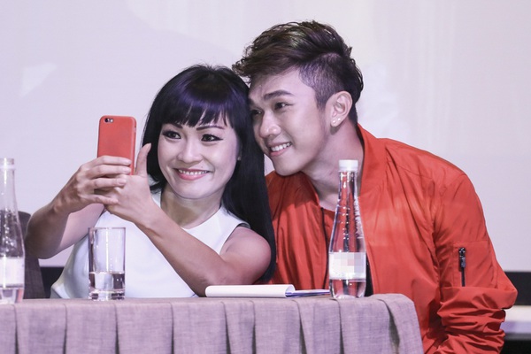 họp báo biệt đội anh hùng